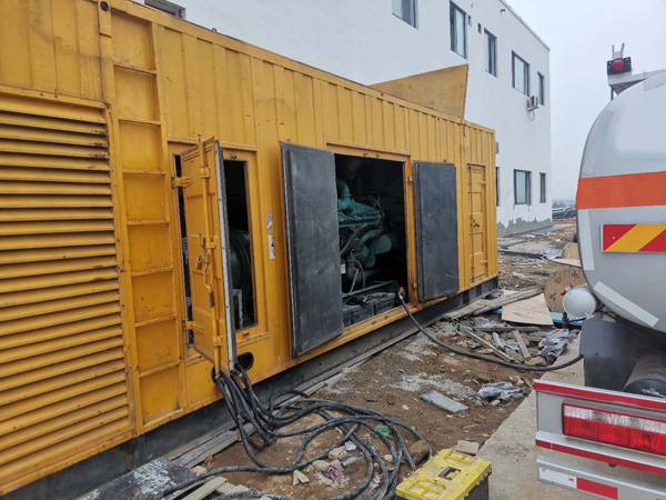 建昌如何在发电机出租合同中约定设备的维修和保养责任？